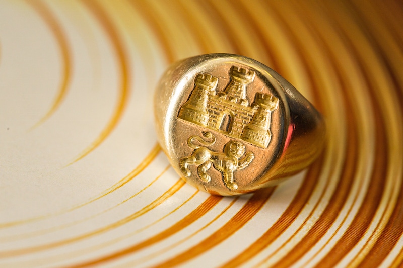 Dune: Atreides Signet Ring Replica – Dark Horse Direct