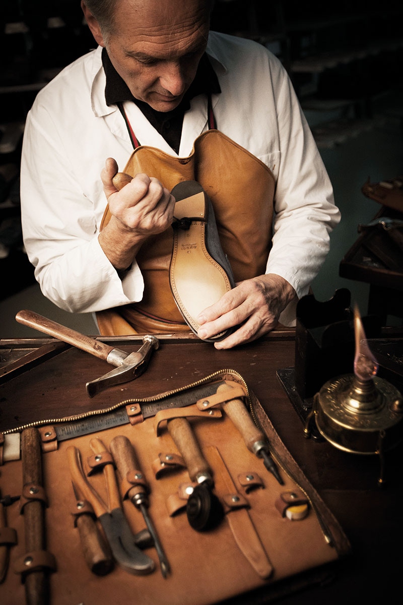 The incision of the loafer's sole with decorative patterns.