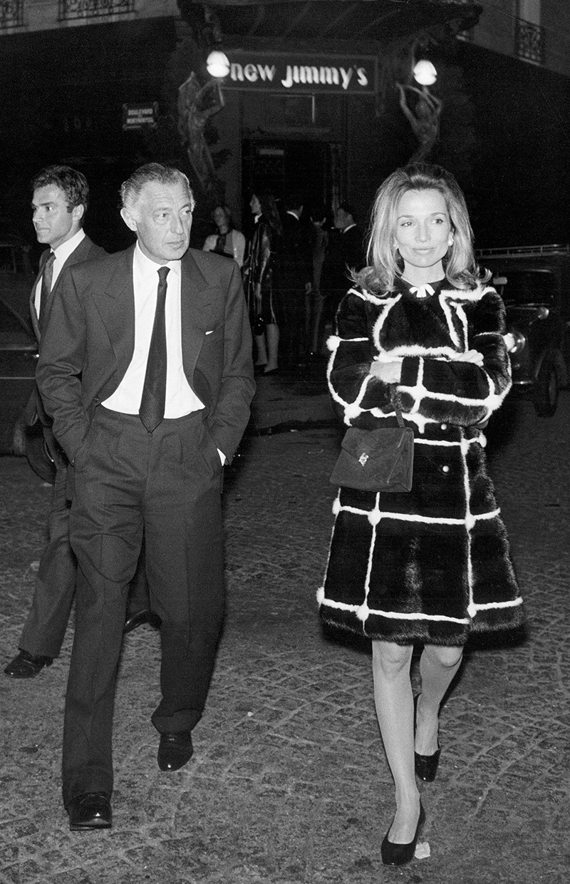 Lee departs a 1968 dinner at Maxim’s, Paris, accompanied by Gianni Agnelli, with whom Jackie was rumoured to have had an affair during a 1962 vacation in Italy