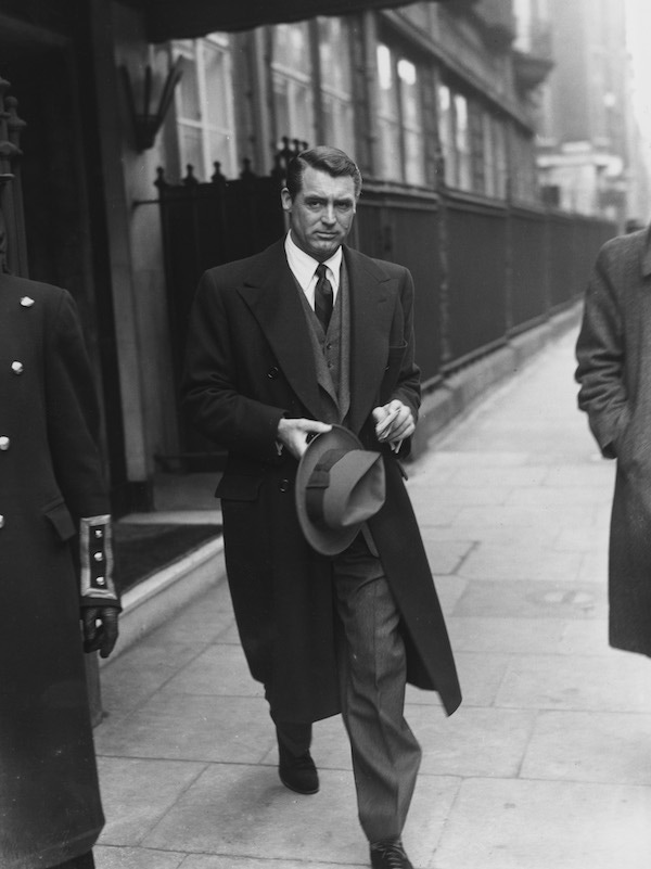 Grant leaves his London hotel, 1946. Photo by Keystone/Hulton Archive/Getty Images.