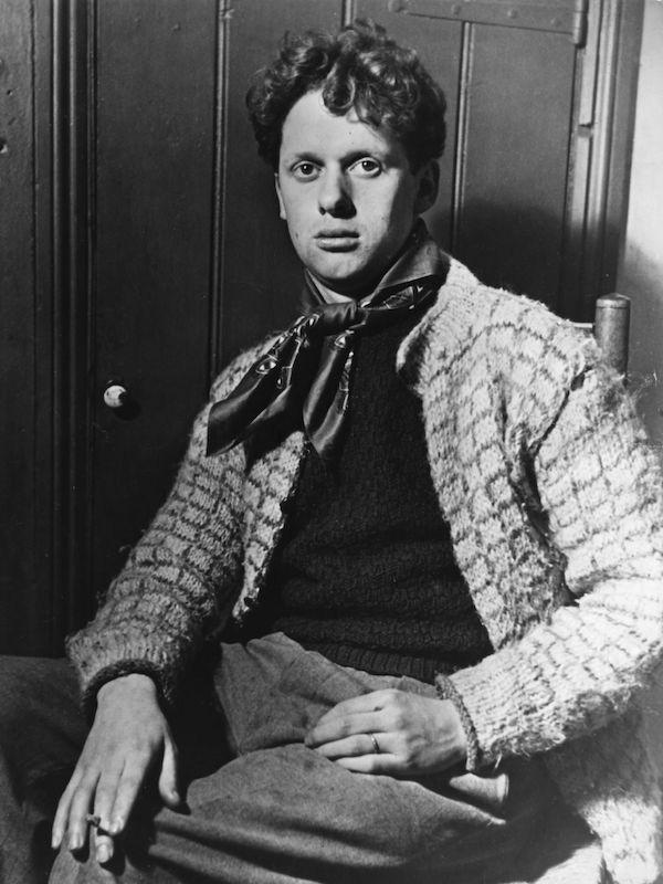 Welsh poet Dylan Thomas (1914 - 1953).    Photo by Hulton Archive/Getty Images.