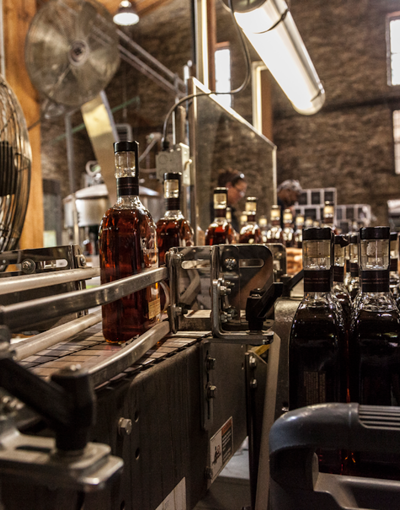 Bottling process at the Woodford Reserve distillery. (Images courtesy of Woodford Reserve)