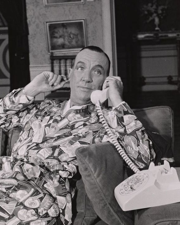 Noel Coward, Present Laughter.