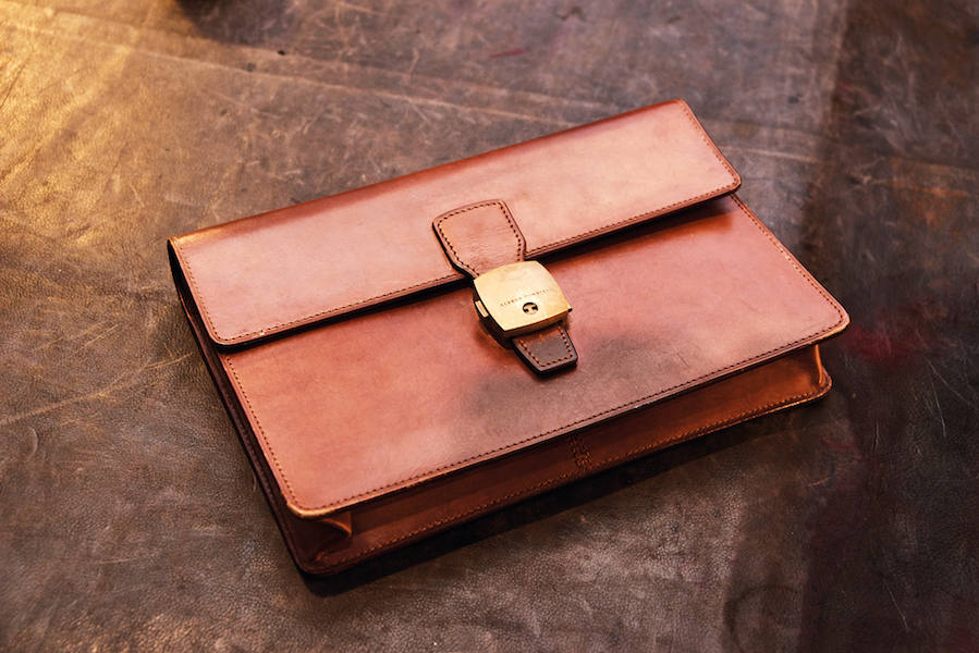 This is an immaculate vintage Alfred Dunhill hand-sewn box made from bridle leather and brass. Brands are having an issue selling new leather produce, and a vintage piece like this shows why.