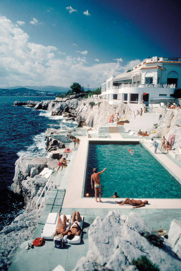 Guests around the swimming pool at the Hotel du Cap Eden-Roc, Antibes, France, August 1969. Photo by Slim Aarons/Hulton Archive/Getty Images.