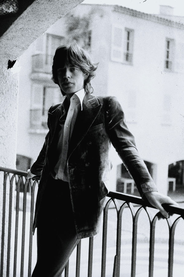 Mick Jagger on a Hotel Byblos balcony, 1971.