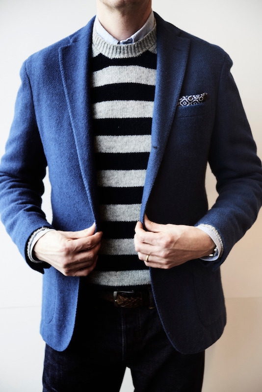 This Boglioli jacket paired with the striped crew-neck sweater from Connolly take nothing away from each other and define the era of subtle luxury. The three-roll-two button formation on the jacket is a nifty tailoring touch.