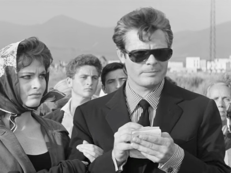 Mastroianni plays photojournalist Marcello Rubini alongside Anouk Aimée.