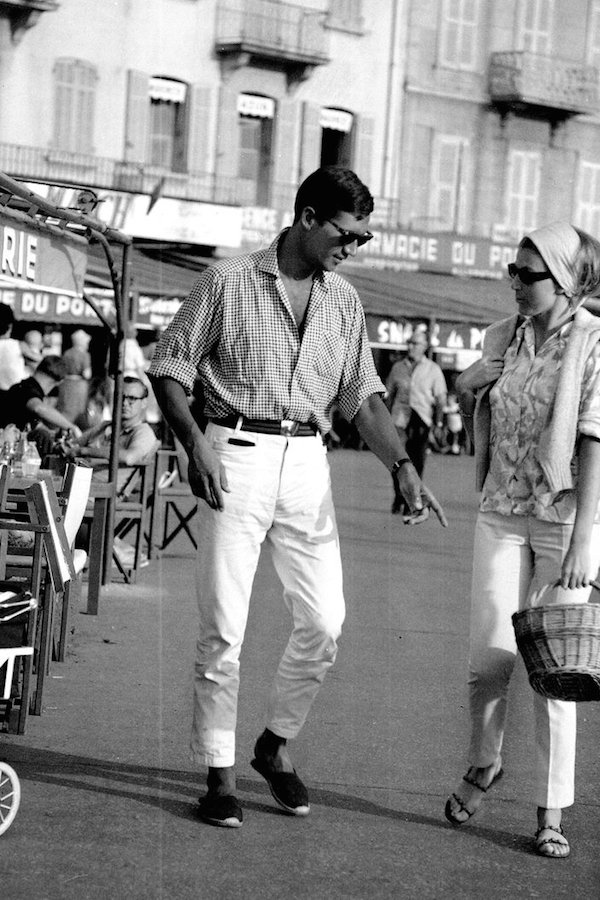 A stylish couple displaying how to wear white trousers and summer footwear, circa 1950s.