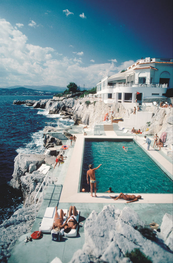 Guests around the swimming pool at the Hôtel du Cap-Eden-Roc, Antibes, France, 1969. Photo by Slim Aarons/Hulton Archive/Getty Images.