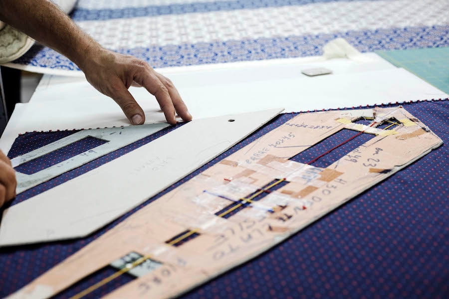 Marking out the pattern of a tie. Photo by Stéphane Butticé.