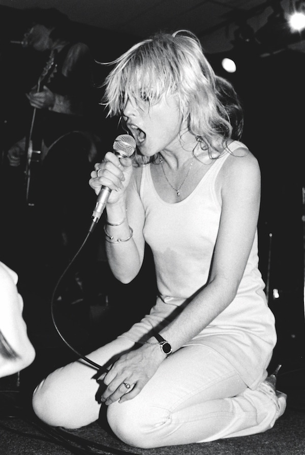 Debbie Harry performing on stage circa 1975. Photo by Ebet Roberts/Redferns/Getty Images.