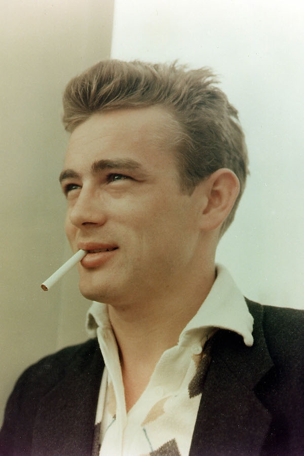 When he did wear a suit, Dean’s collars were often dishevelled. Image circa 1955.