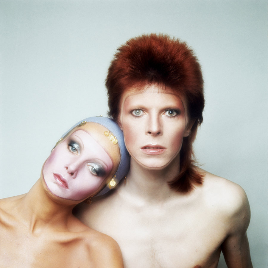 Justin’s iconic shot of Twiggy as she poses with David Bowie in Paris for the cover of his 'Pin Ups' album, 1973. Photo by Justin de Villeneuve/Hulton Archive/Getty Images.