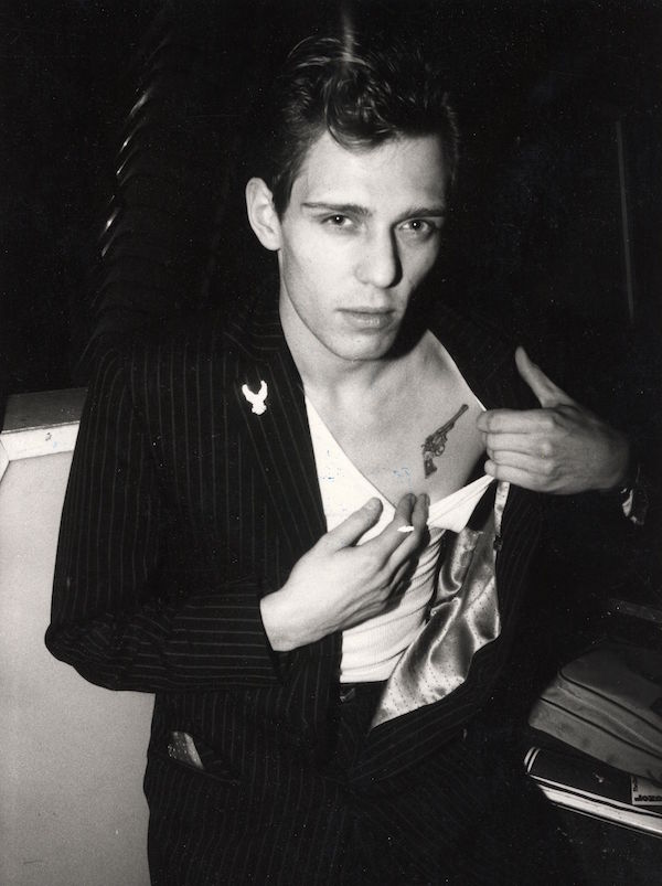 Paul Simonon shows off his pistol tattoo, 1978. Photo by Sheila Rock/REX/Shutterstock.