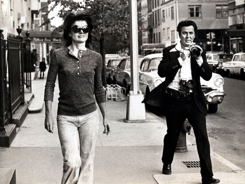 Ron pursuing Jackie Kennedy Onassis down Madison Avenue, New York, 1971. Photo by Got The Shot Prods./Kobal/REX/Shutterstock.