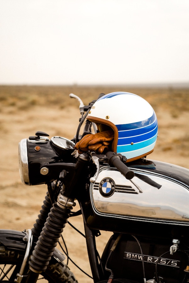 The custom BMW with a Hedon x The Rake Apollo helmet resting on its fuel tank.