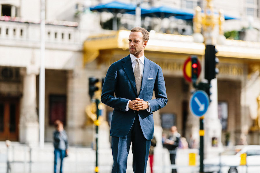 Prioritising fit and style over exclusive fabrics or handmade production, Andreas is refreshingly unpretentious when it comes to the basics. “This shirt is from Shirtonomy, which focuses on MTM shirts at a very reasonable price. I particularly like the shape of their high spread collar.”