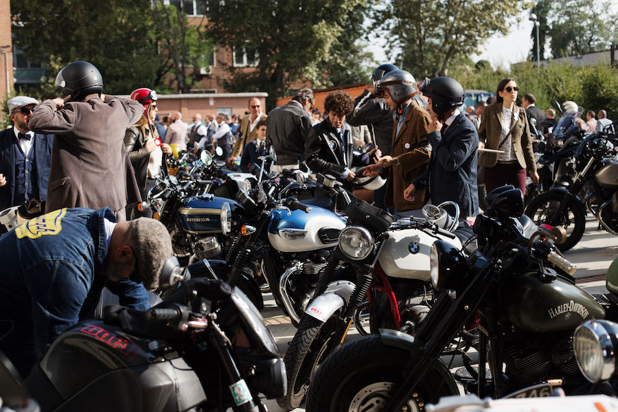 Riders make preparations before setting off in Milan. Photograph by Stéphane Buttice.