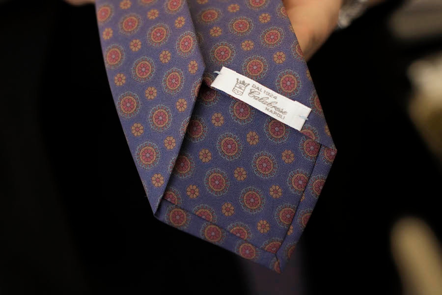 This Calabrese tie has a seven-fold construction and is self-tipped. Photograph by Stéphane Butticé.