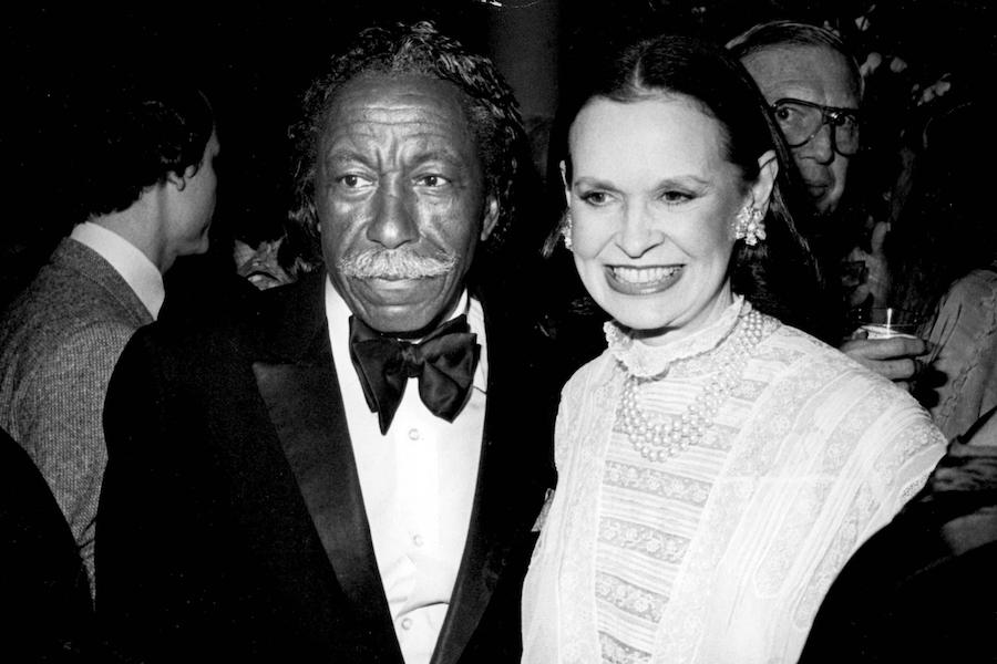 Wearing a single-breasted dinner jacket with silk lapels and silk bow tie with heiress and girlfriend, Gloria Vanderbilt, 2006. Photograph by Alamy, ZUMA Press, Inc./Alamy Stock Photo.