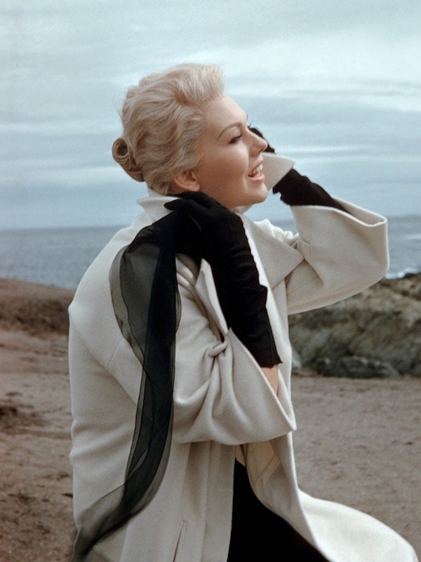 Wearing a striking monochrome combination on set for Vertigo, 1958.