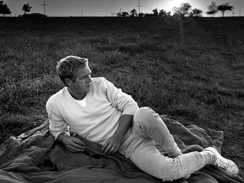 Whether it was casual or formal wares, McQueen did both with relative ease. Here, he sports a pair of sneakers with a light tonal ensemble.