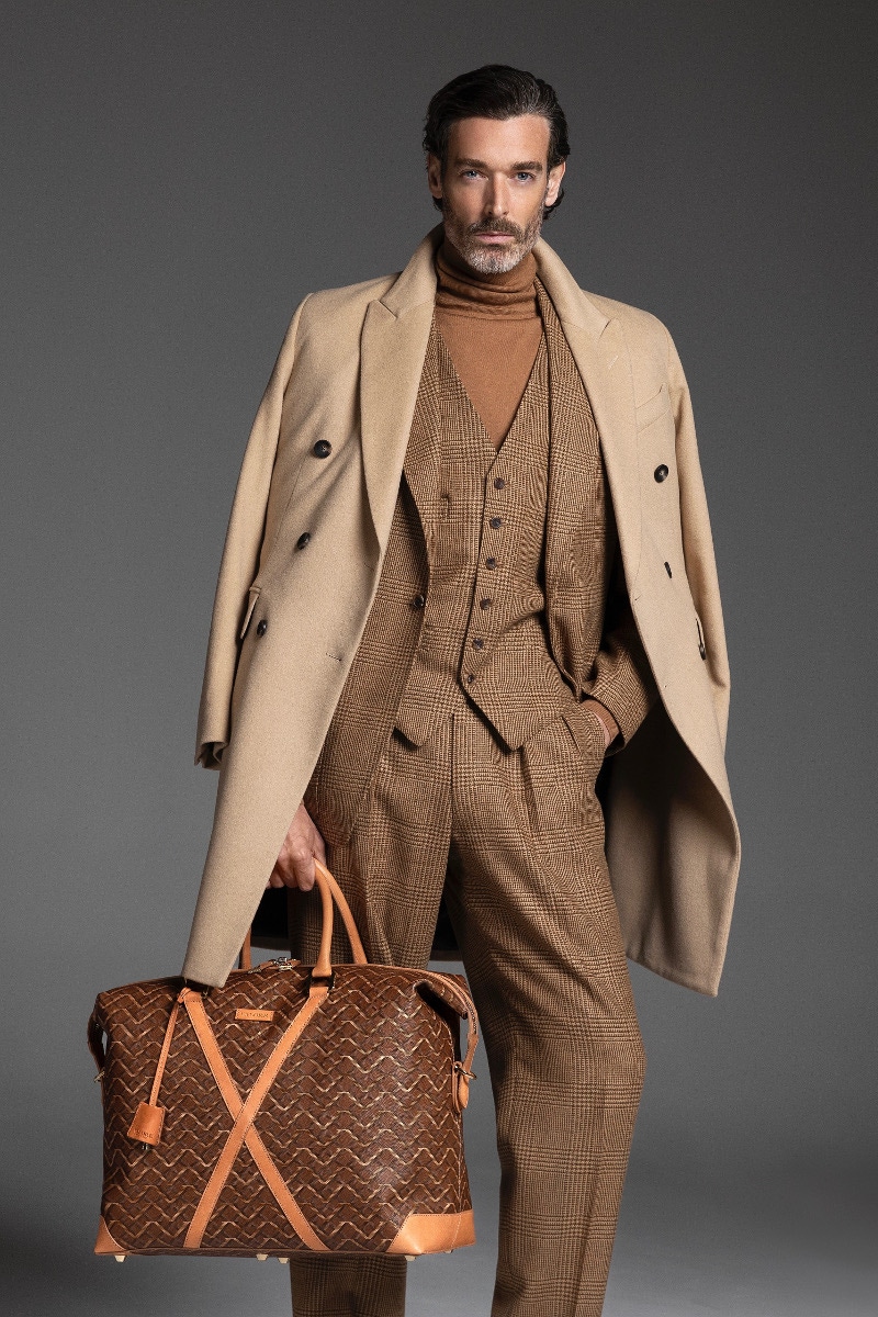 Valore's calf leather barouche holdall.