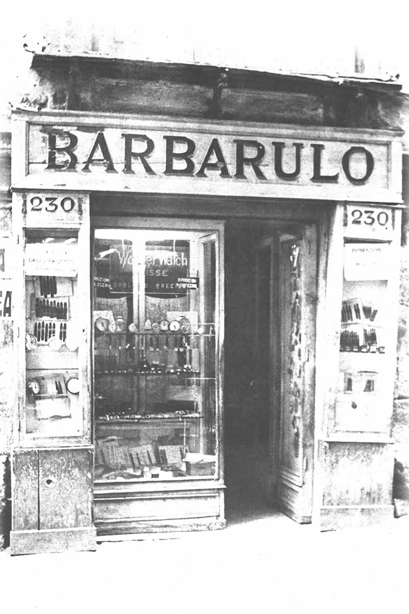 A photograph of the original Babarulo storefront in Naples' old town, which dates back to the early 1900s.
