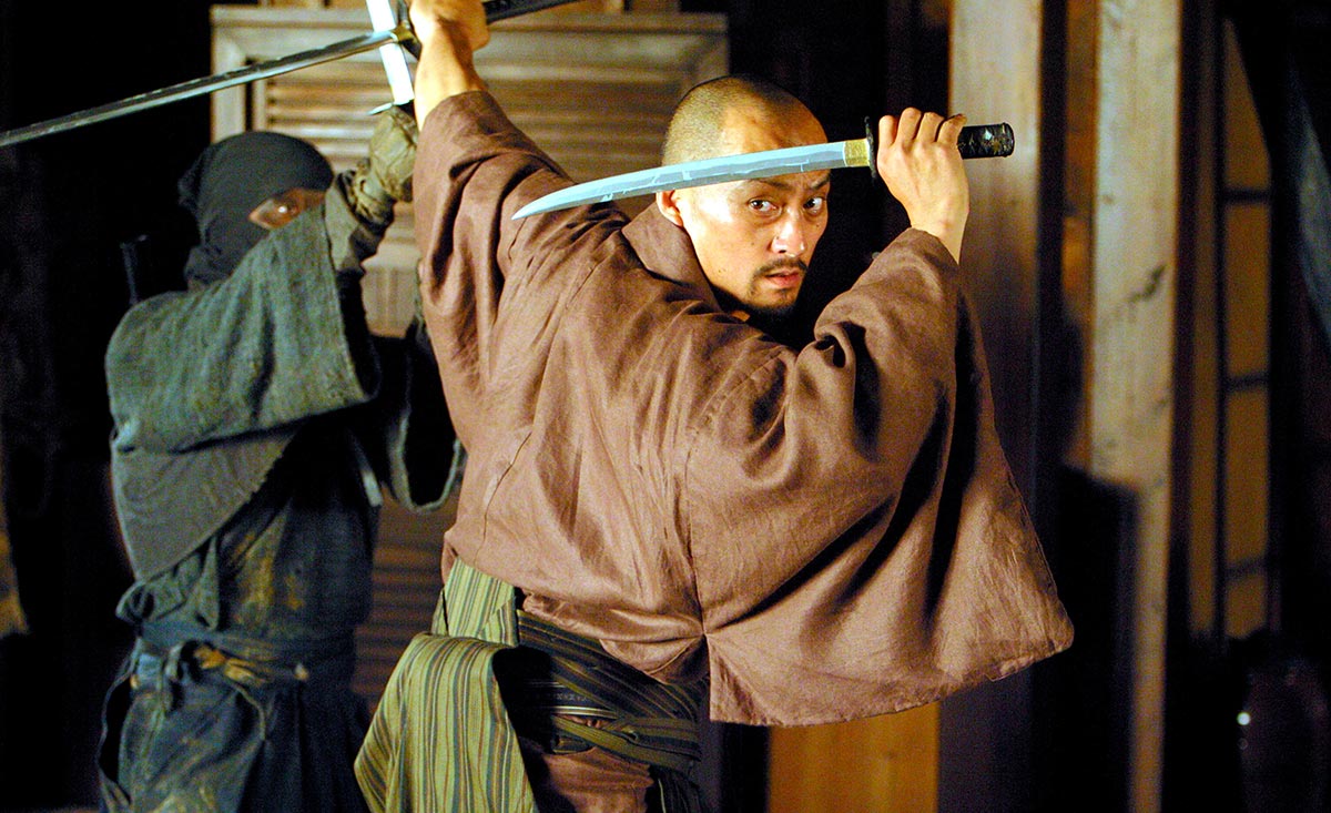 Complex choreography combined with fierce swordplay propelled Watanabe into the consciousness of western film-goers after his role in The Last Samurai starring Tom Cruise. (Everett Collection Inc / Alamy Stock Photo)