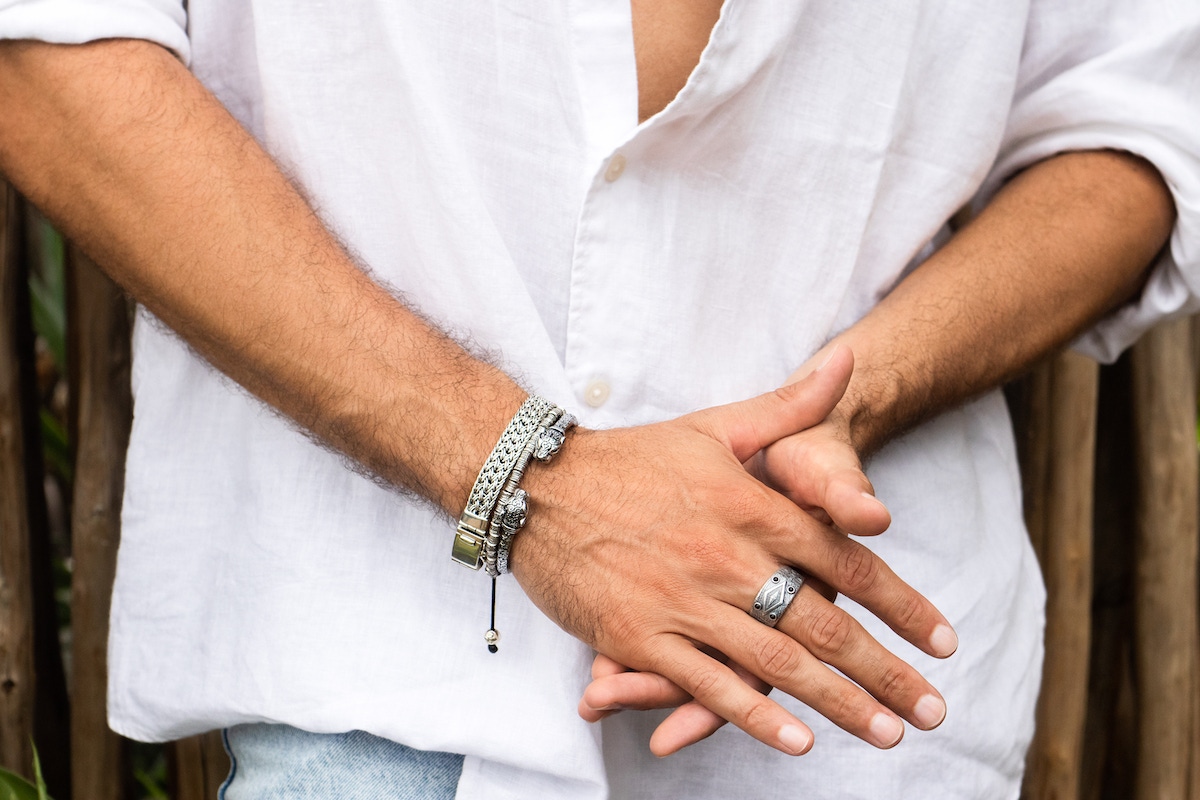 How to Wear a Bracelet: A Gentleman's Guide on Wearing Jewelry – Nialaya