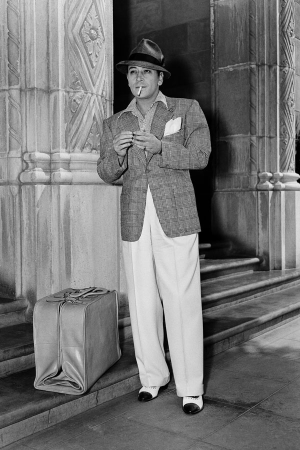 George Raft outside the Wilshire Boulevard Temple in Los Angeles, circa 1940. Photograph by Getty Images.