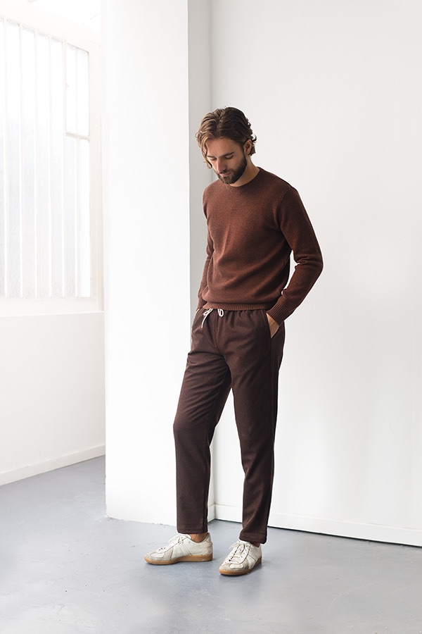 An elegant athletic style featuring two shades of chestnut.