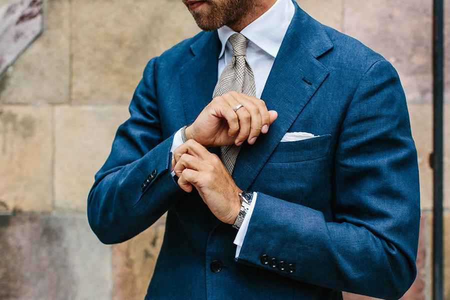 Manolo Sweden’s Executive Editor Andreas Weinas sports a ready-to-wear linen jacket by Ring Jacket, complete with a four-button cuff. Photograph by Jamie Ferguson.