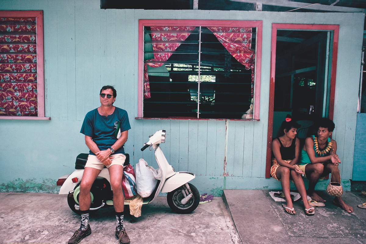 Theroux on the Marquesas Islands of French Polynesia, 1991 (Photo by Christopher Pillitz/Getty Images)