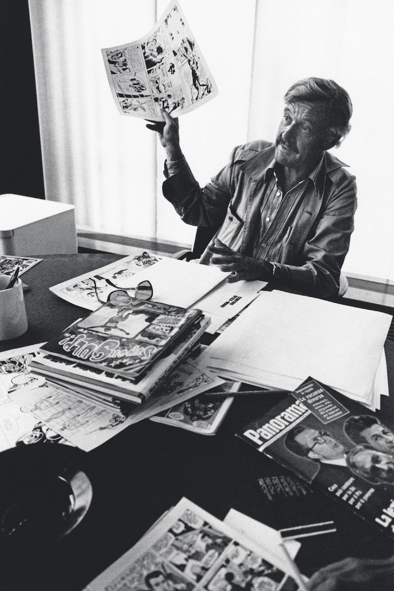 Stan Lee (Stanley Martin Lieber) showing a comic strip. 1970s. (Photo by Angelo Cozzi/Mondadori Portfolio via Getty Images)