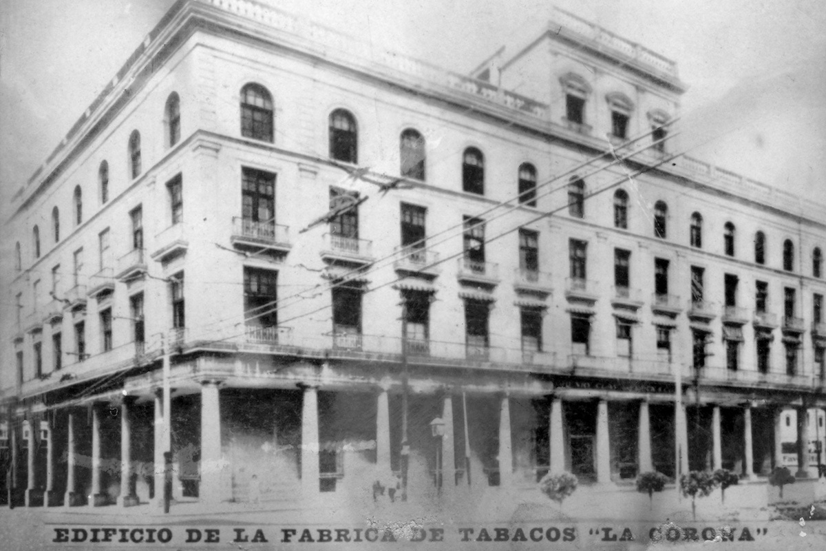 La Corona, the factory where Eduardo Rivera was working before he was entrusted with the responsibility of rolling Castro's cigars. (Photo by The Print Collector/Print Collector/Getty Images)