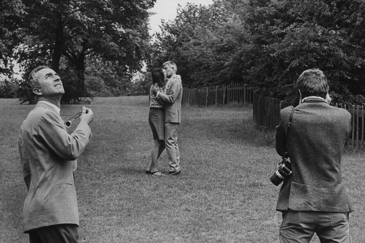 Vanessa Redgrave and David Hemmings are directed by Michelangelo Antonioni druing the filming of 