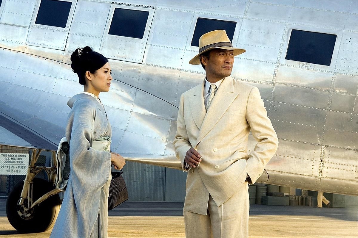 Ken Watanabe in the 2005 film Memoirs of a Geisha, proving he knows his way around a cream linen DB suit (Photo 12 / Alamy Stock Photo)