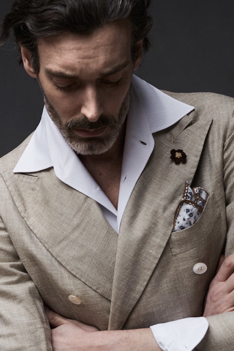 Sand hopsack linen and VBC silk double-breasted jacket, shirt and silk pocket square, G. Inglese. Photograph by Olivier Barjolle.