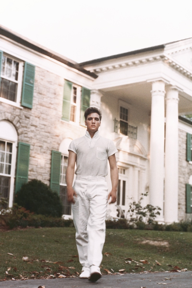 Elvis Presley strolls the grounds of his Graceland estate in circa 1957. (Photo by Michael Ochs Archives/Getty Images)