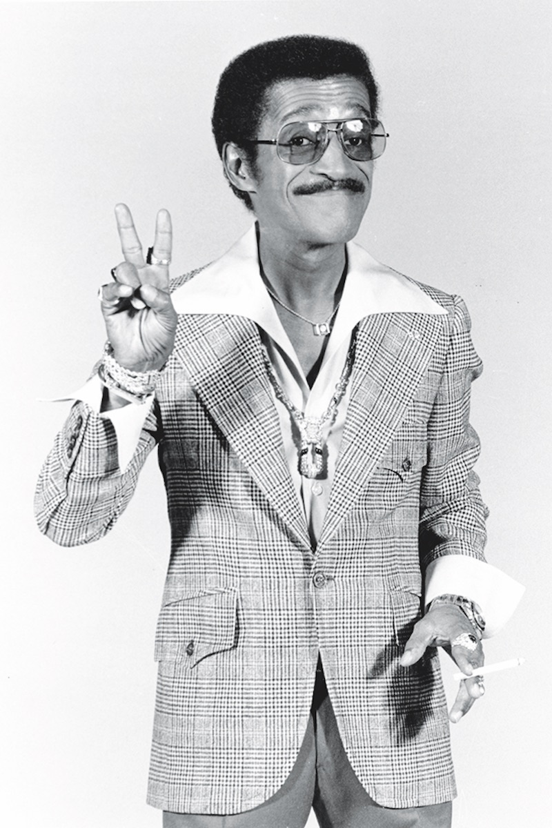 Davis Jr. sporting a wide seventies-style collar (Photo by Michael Ochs Archives/Getty Images)