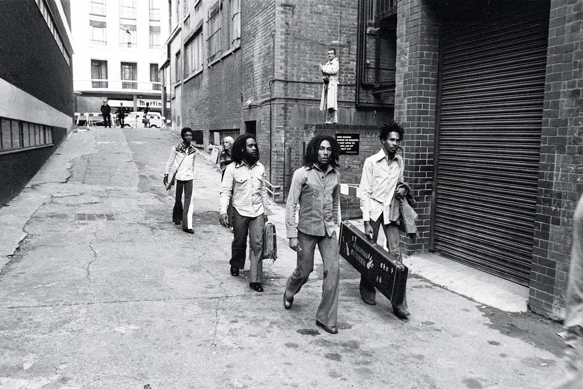 Walking with the Wailers down an alley behind the Odeon in Birmingham, 1975. Photo by Ian Dickson/Shutterstock (750578os)