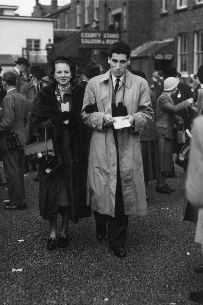 Marquis de Portago with his wife, Carroll McDaniel, at Aintree races in Liverpool, 1950. (Photo courtesy of Getty Images)