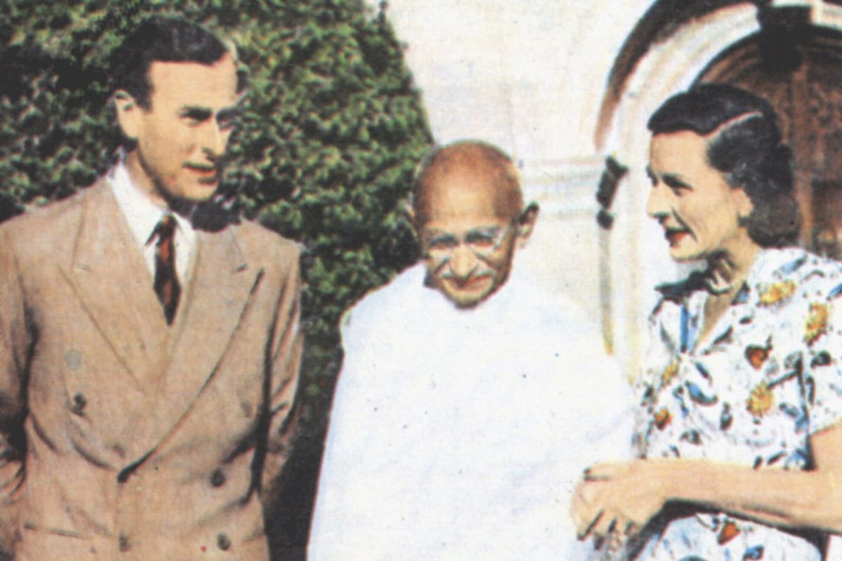 Mahatma Gandhi in conversation with Lord and Lady Mountbatten