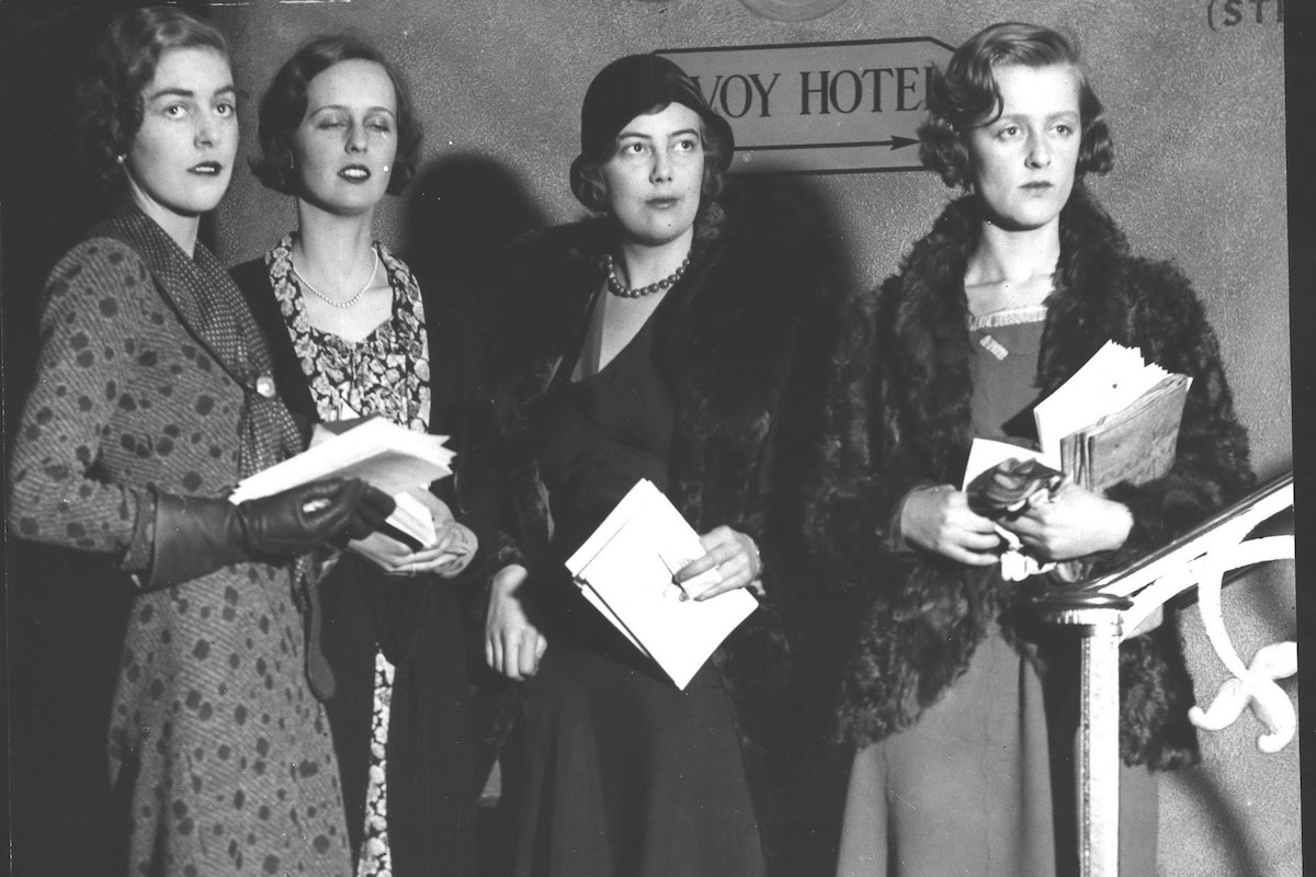 Debutante Programme Sellers L-r: Miss Hutchinson Miss Dudley Ward Lady Honor Guinness And Miss Teresa Jungman (Photo by ANL/REX/Shutterstock (4854022a)