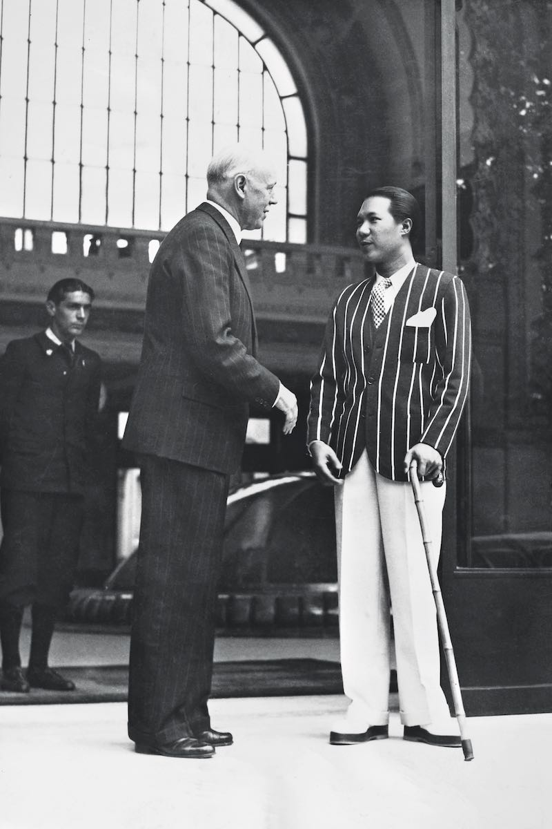 Speaking with a physician in Vichy, France, 1939 Photo by Granger/REX/Shutterstock (8648475a)