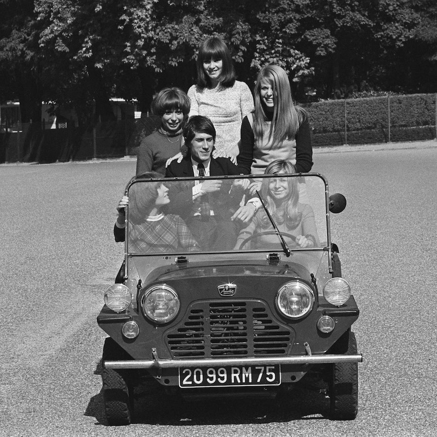 Transported by a female contingent in 1966 (Photo by Jean-Claude Deutsch/Paris Match via Getty Images)