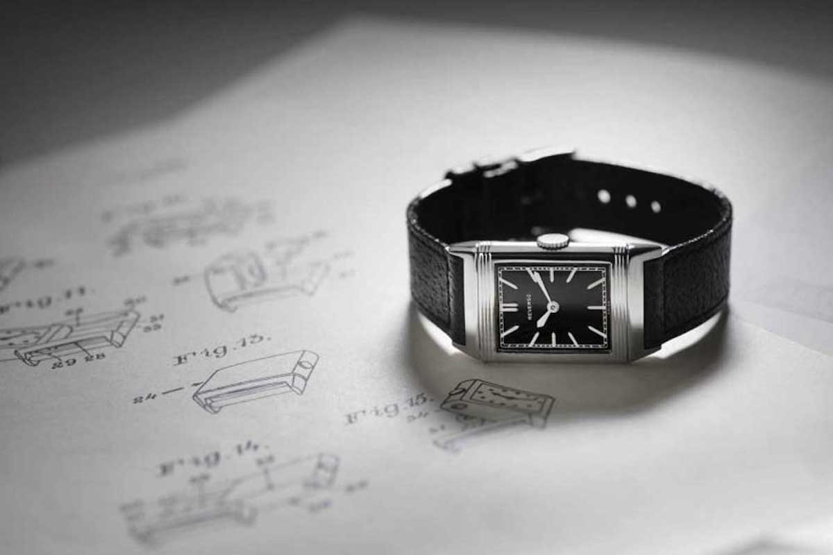 1931 Reverso in steel with black lacquered dial, silver-toned hour markers and white hands.
