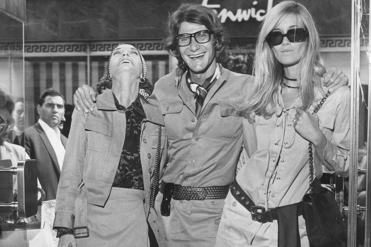 Yves Saint Laurent opens his Bond Street store with Loulou de la Falaise and Betty Catroux in 1969 (Photo by John Minihan/Evening Standard/Getty Images)